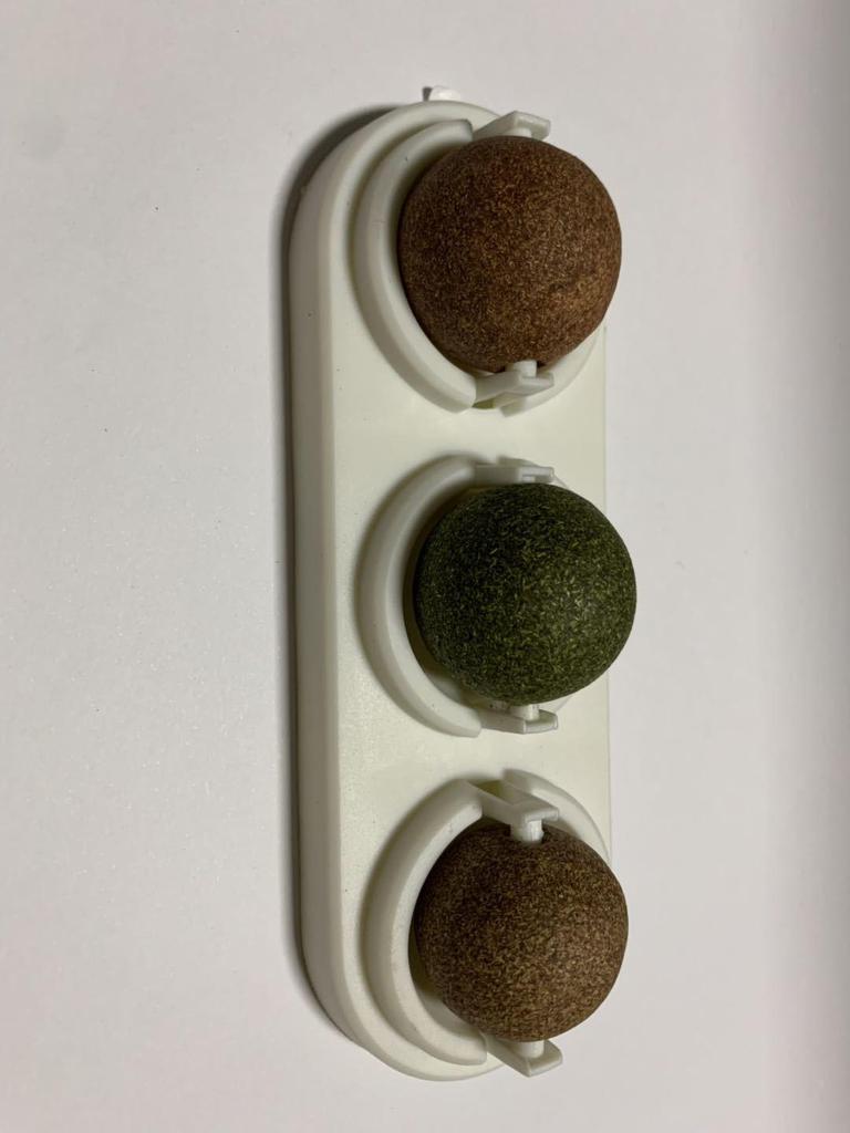 Catnip Merry-Go-Round: Self-Play Teething Toy with Matatabi Fruit for Cats