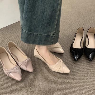 Французские туфли-лодочки на небольшом скошенном каблуке, вечерние, универсальные, не утомляющие ноги, с мелким вырезом, остроносые, на одной педали, для通勤, женские