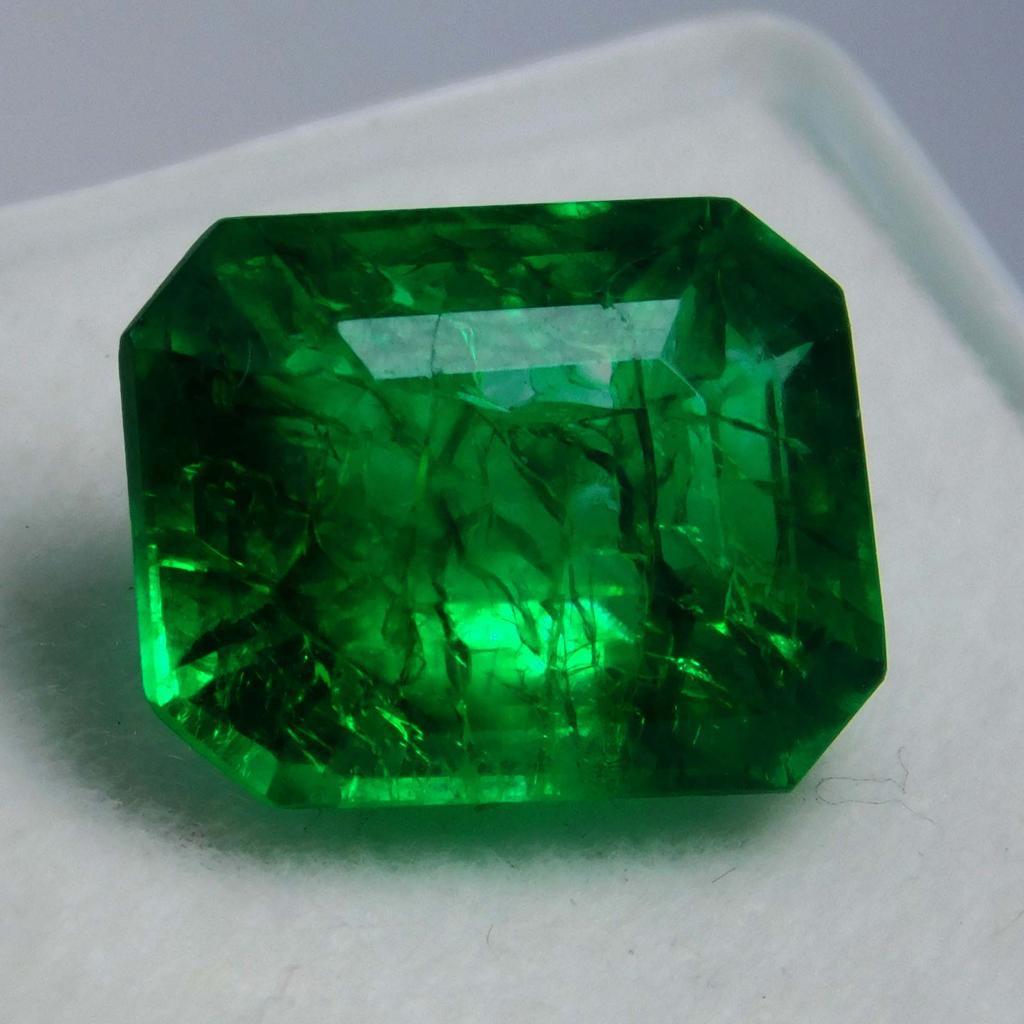 Colombian Emerald Emerald Cut 7.95 Carat Natural Green Loose Gemstone