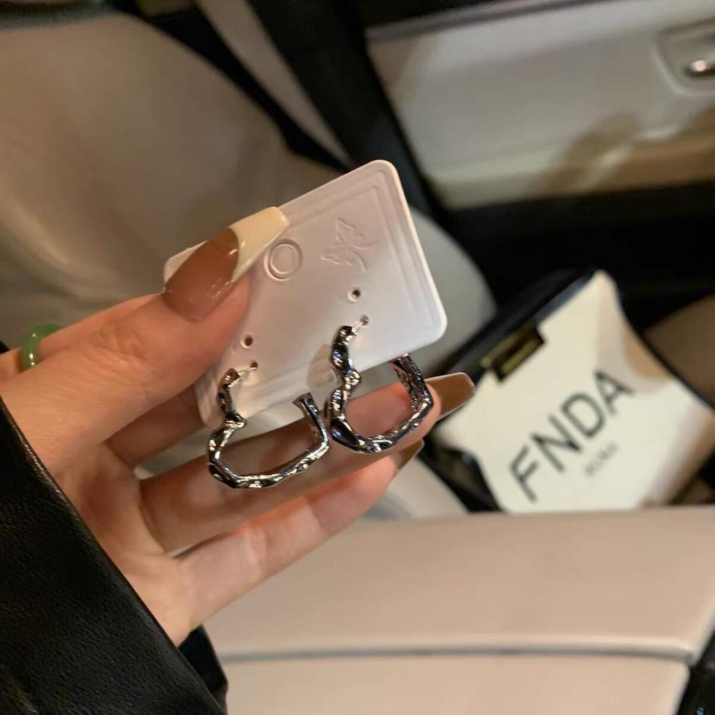 Серьги Niche Design Sweet And Cool Love, женские высококачественные серьги-гвоздики Sense Light Luxury Metal, украшения для ушей с холодным ветром
