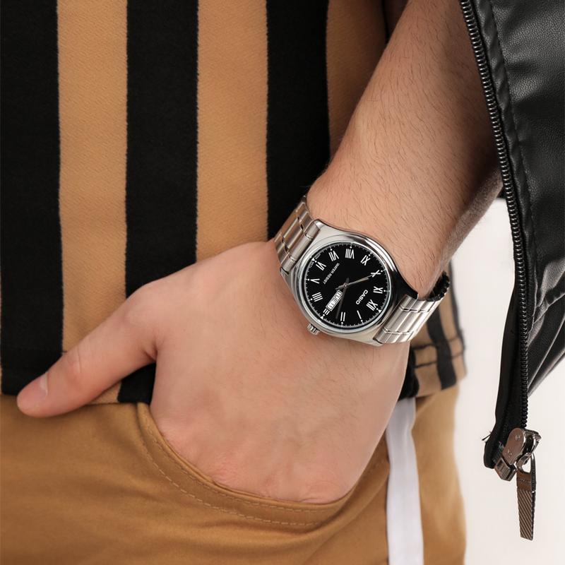 Casio Серия STANDARD Водонепроницаемые Повседневные Деловые Простые Классические Серия со Стрелками Римская Шкала Отображение Недели и Даты Кварцевый Механизм Нержавеющая Сталь MTP-V006D-1B
