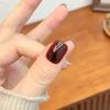 Накладные ногти с леопардовым принтом: Осенне-зимний короткий стиль, модный отбеливающий маникюр на 2025 год