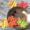 DIY 100 шт./пакет Искусственные кленовые листья Очаровательная ткань с мелкой текстурой Хэллоуин Лист Искусственное растение Осень Реалистичное произведение искусства для свадьбы