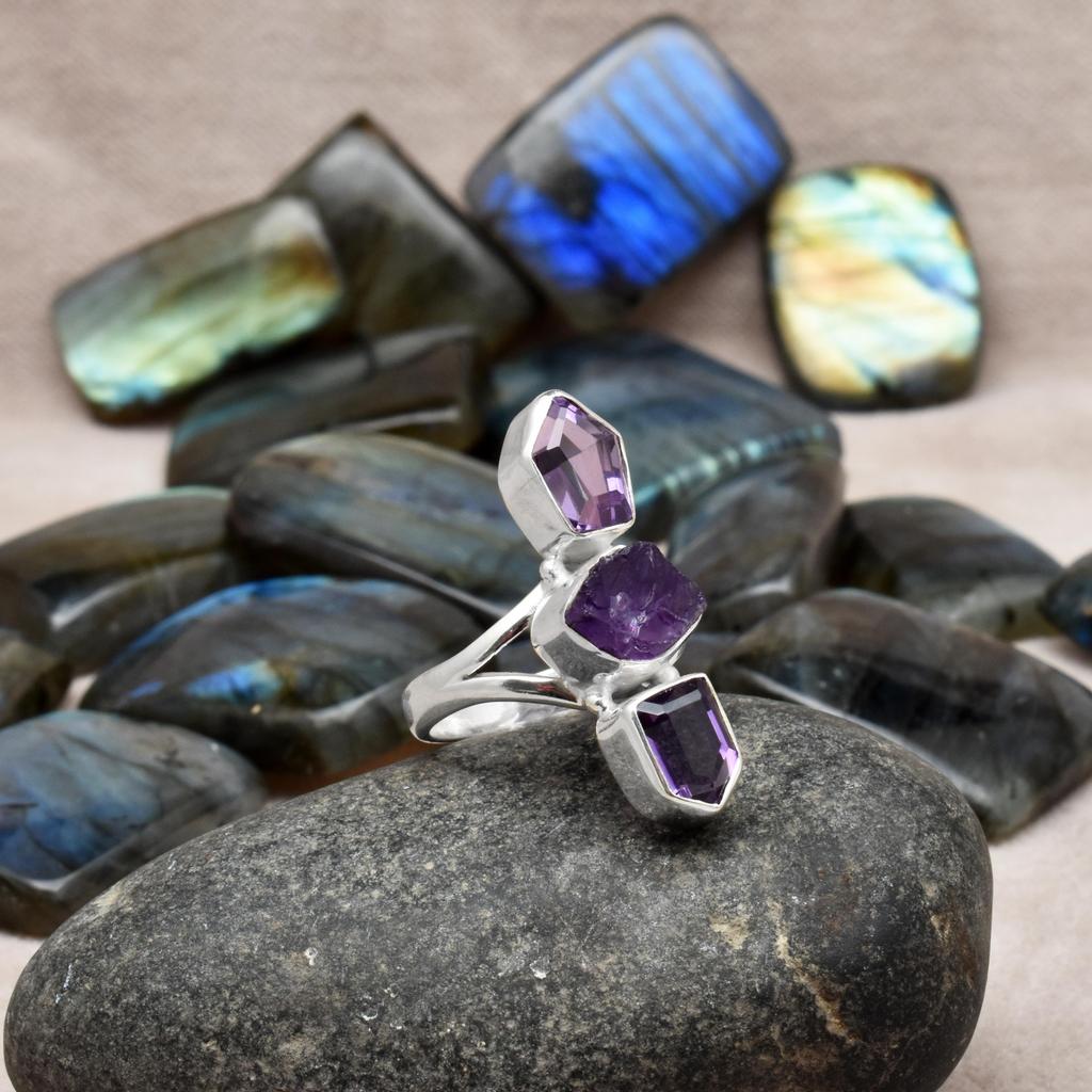 Кольцо из трех камней с натуральным аметистом, твердое кольцо из стерлингового серебра 925 пробы с разделенным хвостовиком, длинное кольцо на палец для женщин и девочек