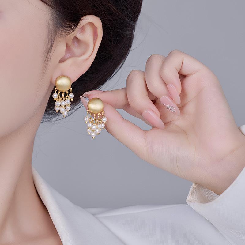 French Retro Pearl Fringed Earrings Women'S Fashion Unique Niche Design Sense High-End Earrings Temperament Personalized Earrings