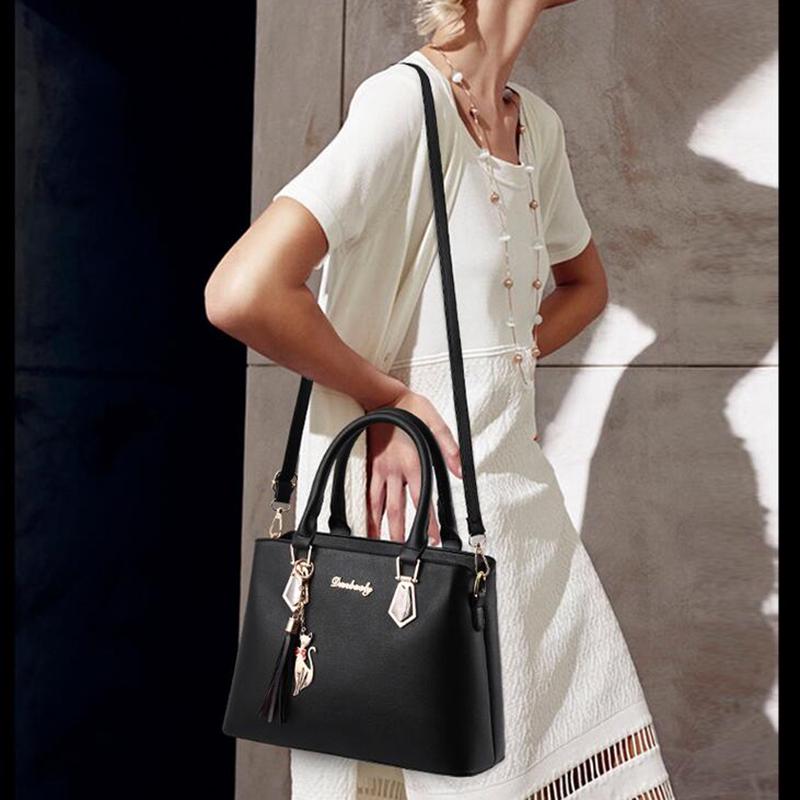 2 кожаные сумки для женщин, 1 с брелоком кисточкой и кошкой