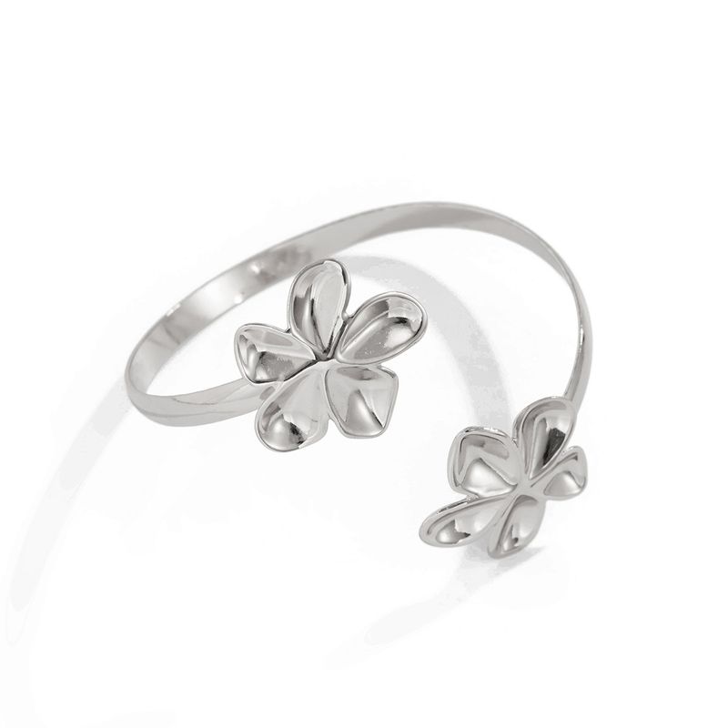 Metal Flower Starfish Arm Bracelet for Women 2026 Spring and Summer New European and American Fashion Influencer Travel Photo Shoot Matching Arm Band