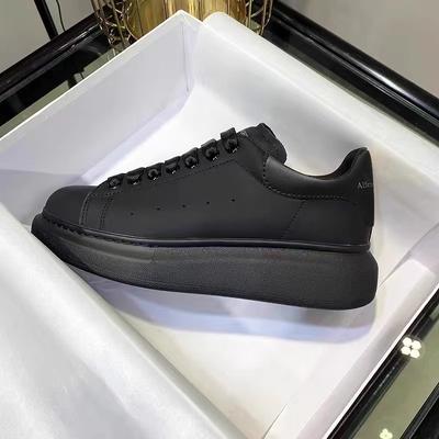 McQueen маленькие белые туфли женские туфли 2025 осень и зима новые мужские туфли внутренняя танкетка толстая подошва обувь повседневная универсальная спортивная обувь