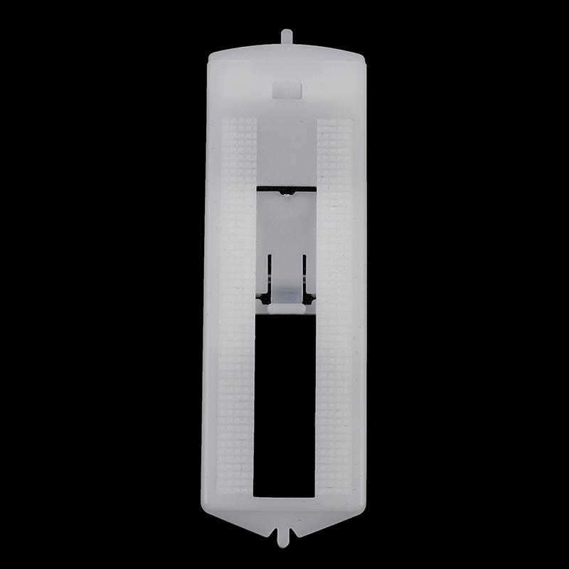 Детали швейной машины Singer. Петля прижимной лапки. Кнопка на отверстии для пуговицы.