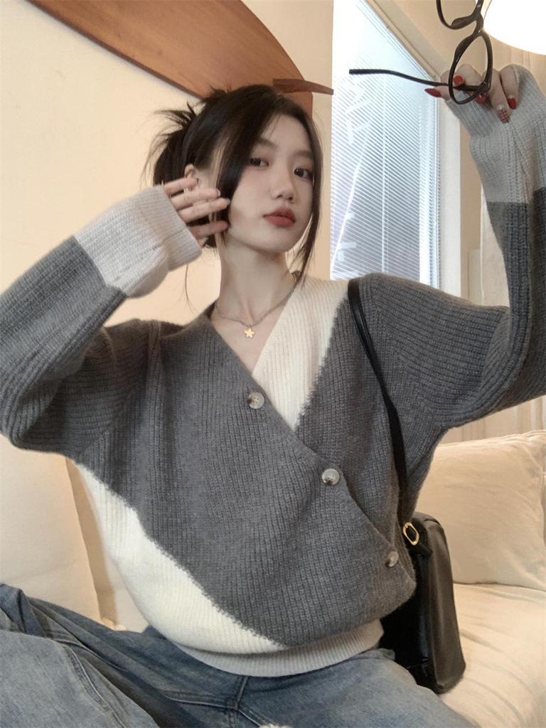 Винтажный женский свитер с V-образным вырезом и цветными блоками - Осень/Зима, корейский стиль, повседневный приталенный крой с диагональной застежкой на пуговицы