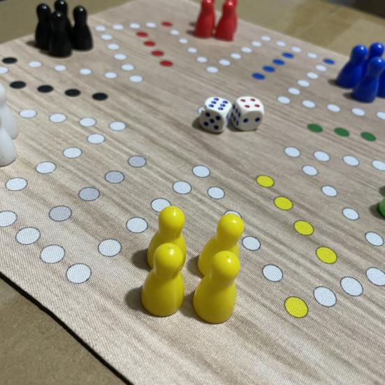 1 комплект для игры в шахматы на 6 игроков с резиновой шахматной доской 24 шахматных поля