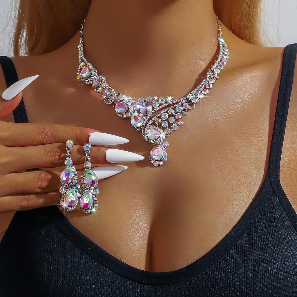 Комплект из красочного блестящего ожерелья и серег для женщин