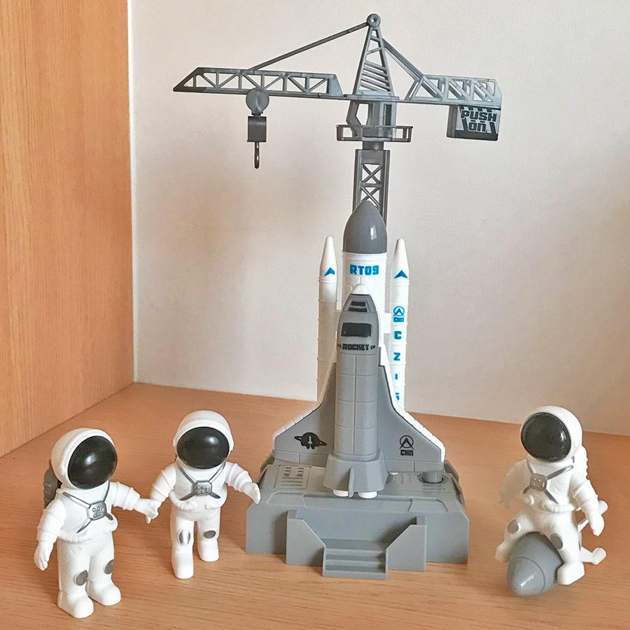 Космический корабль + 3 космонавта, запускаемая ракета-носитель, центр, научный эксперимент, обучение, когнитивное образование, аэрокосмические знания