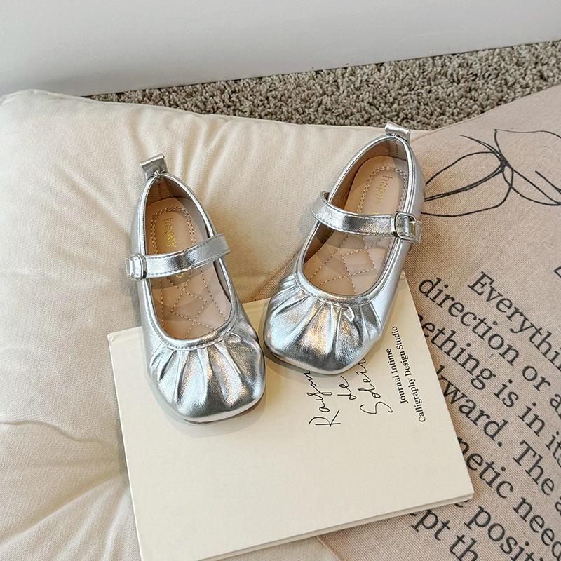 Обувь для девочек из кожи для вечеринки, свадьбы, детская обувь с мелкими складками, детские мокасины на плоской подошве, нескользящая обувь 2024 года, осень-весна