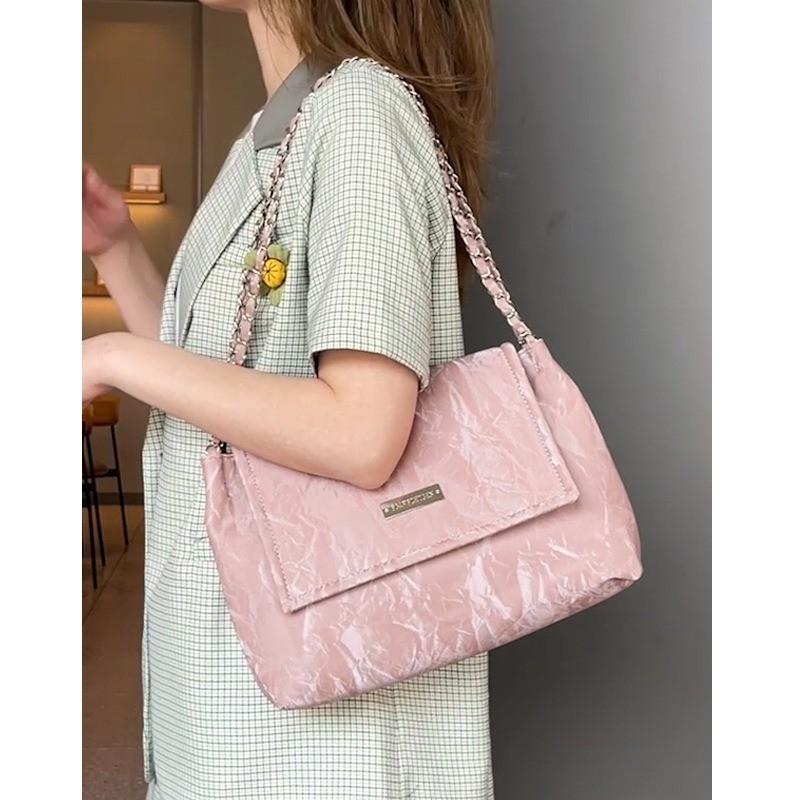 IELGY Niche Commuter Bag, Large-capacity Fashion Chain Tote Bag, Versatile Portable Shoulder Bag.