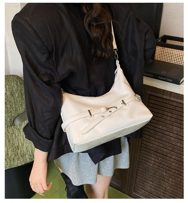 Ретро сумка женская большой вместимости 2025 новая универсальная повседневная на плечо простая рабочая сумка-тоут сумка-ведро