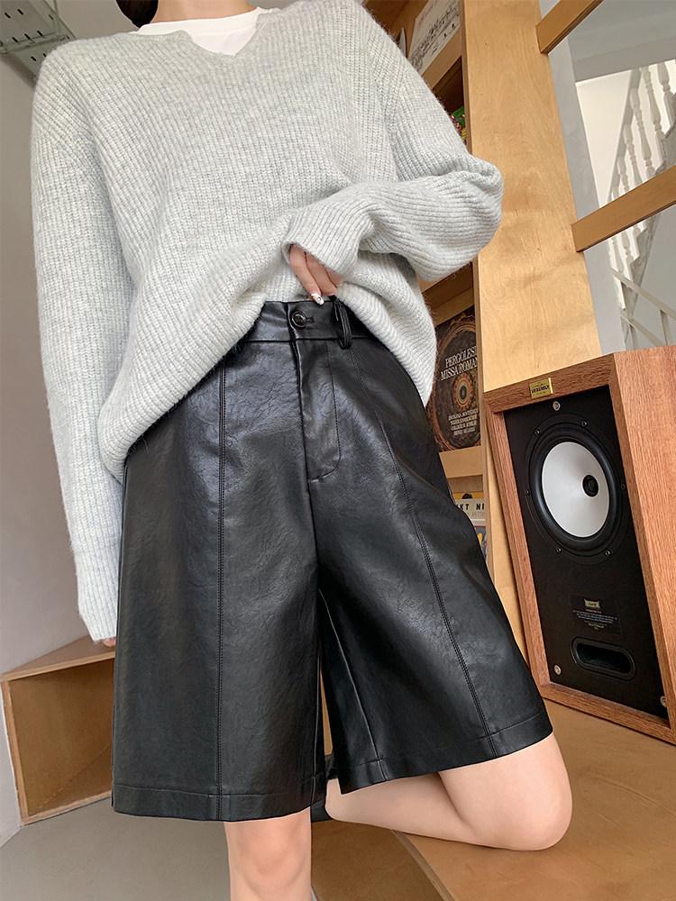 Женские шорты Bootcut с высокой талией из стираной PU-кожи 2025 года - Средней длины, Широкие штанины, Свободный стройнящий крой для Осени/Зимы