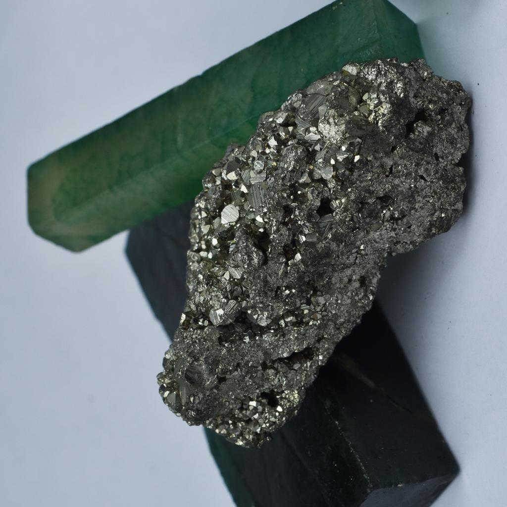 Pyrite Hard Crystal 446.50 Ct Natural Uncut Raw Rough Loose Gemstone