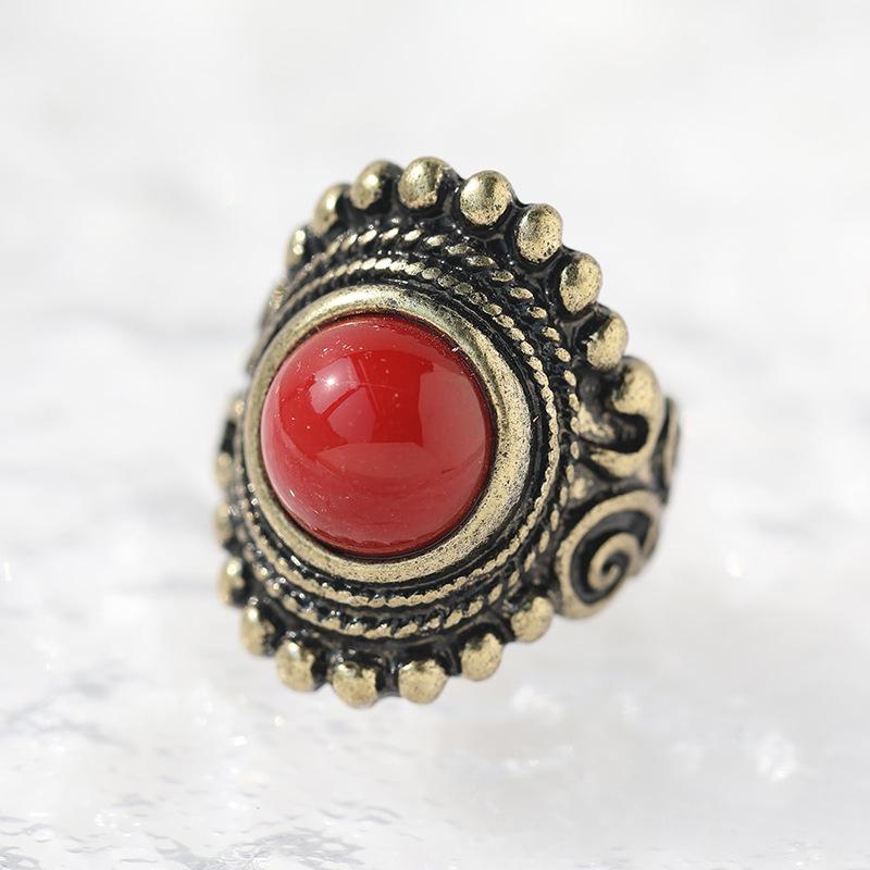 Винтажное кольцо с красным камнем: Трендовый, Универсальный Нишевый Дизайн