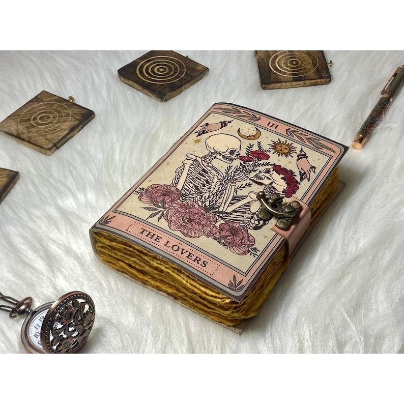 Винтажный кожаный журнал «Книга теней для влюбленных» Кожаный журнал ручной работы Журнал Гримуара с бумажными краями, подарки для мужчин и женщин