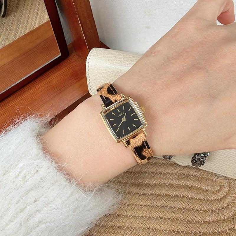 New Leather Leopard Print Vintage Luxury Women'S Quartz Watch, High-End Women'S Wristwatch, Timepiece And Accessories.