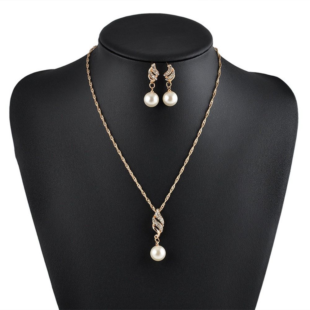Classic Rhinestone Jewelry Set Spiral Pearl Necklace Korean Style Pendant Women Crystal Earrings