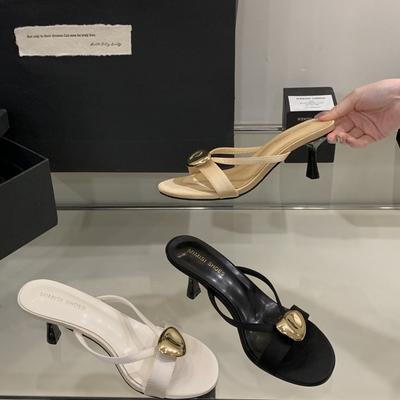 Модные золотые сандалии женская обувь шлепанцы женские летние мюли на каблуке шлепанцы 2025 высокие скандалы туфли-лодочки шлепанцы женские летние шлепанцы на высоком каблуке