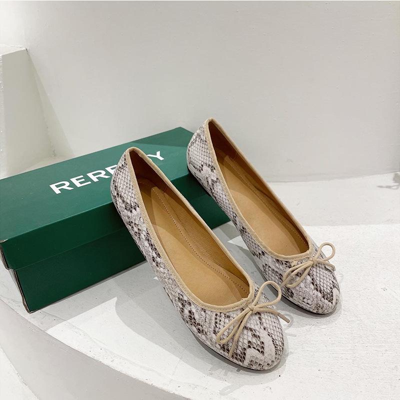 Мода 2025 Мокасины с бантом с узором змеи Женские балетки с круглым носком и мягкой подошвой Обувь из змеиной кожи Женские больших размеров 42/43 Лоферы-балетки