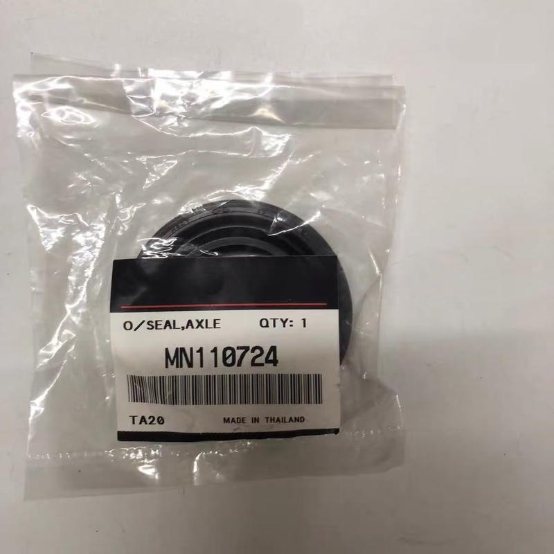 Rear Axle Shaft Oil Seal For Mitsubishi Pajero Montero Sport L200 L300 4D56 6G74 MN110724 MB664612