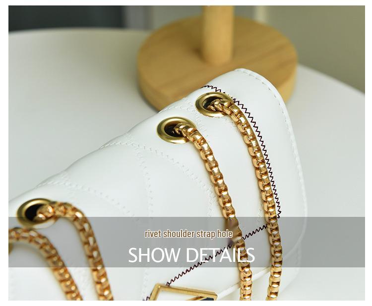 Женская стеганая сумка кроссбоди на цепочке с вышивкой в ромбовидный узор