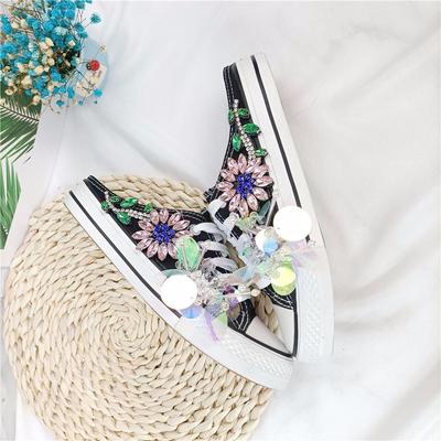 Модная обувь для женщин Летняя Новая Обувь с бриллиантовыми пайетками и цветами Низкие кеды Повседневная обувь на плоской подошве Шнуровка Модная обувь для танцев Тапочки Женские