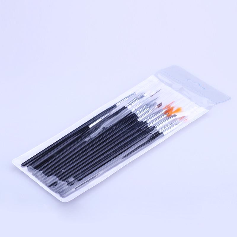 Набор разнообразных кистей для рисования в количестве 15 шт