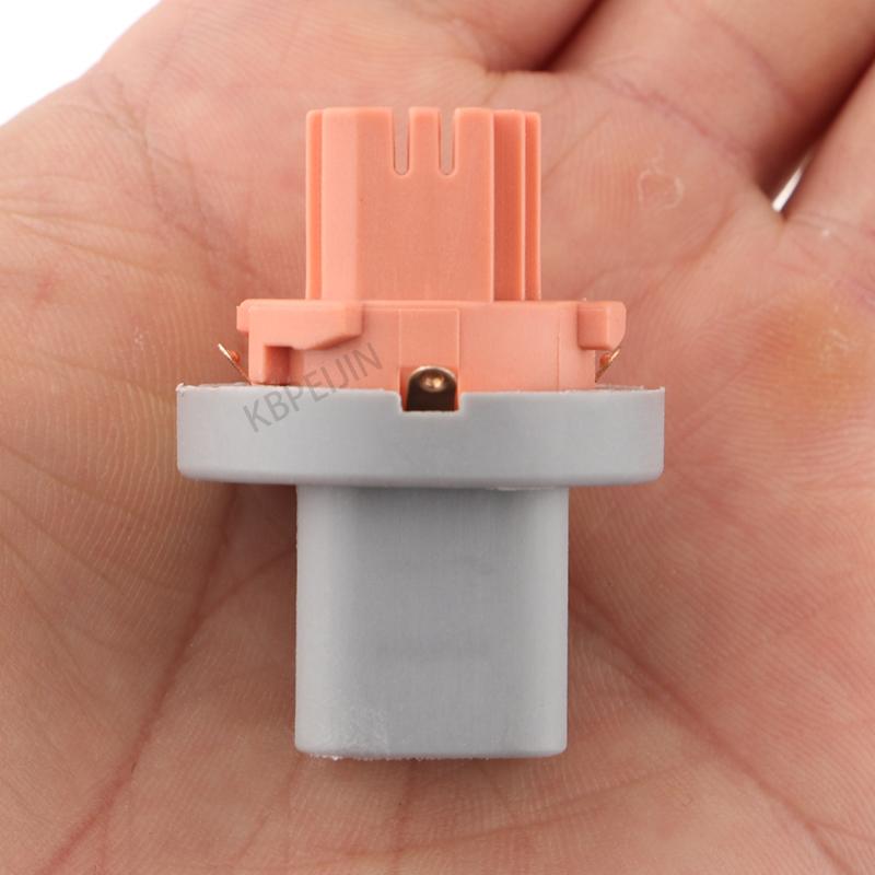 1Pcs 90075-60036 Car T20 W21W Bulb Base Socket For Toyota Highlander Tail Lights Lamp Holder Accessories