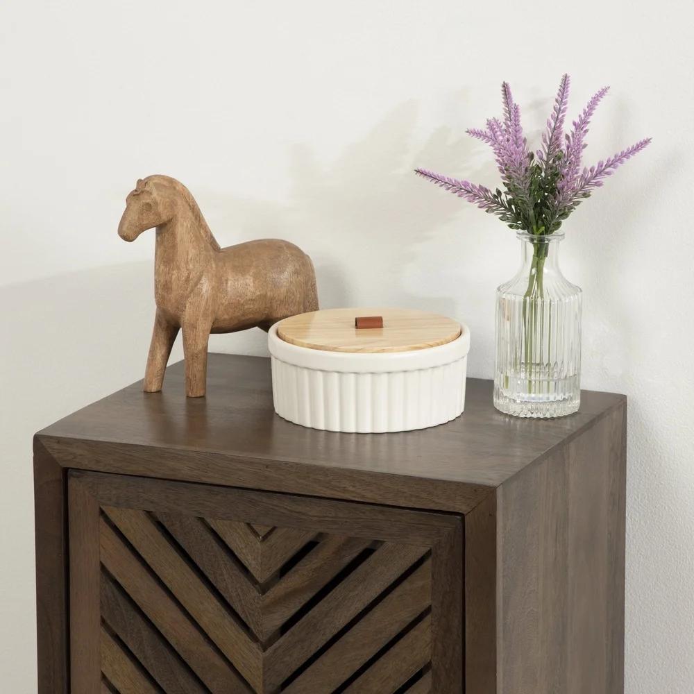 Керамический декоративный контейнер с деревянной крышкой и ручкой из искусственной кожи, идеально подходящий для хранения мелких предметов, украшений и памятных вещей