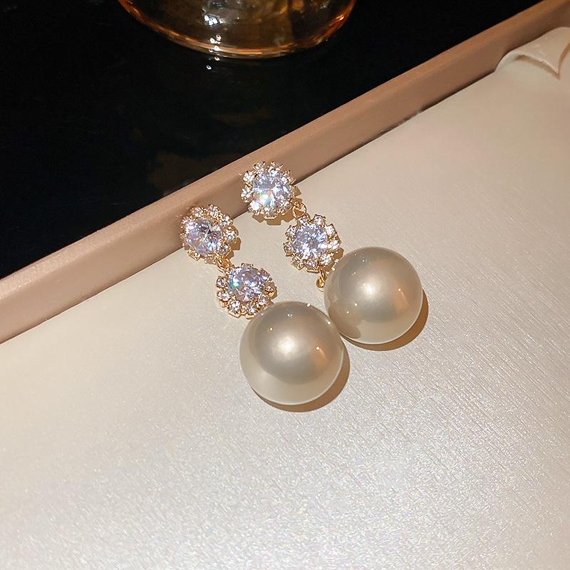 Elegant Zircon Pearl French Retro Luxury Earrings 2025