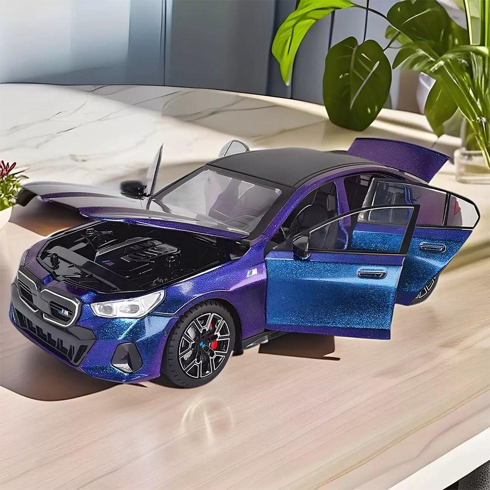 Mycar 1:24 Scale Die-cast Alloy BMW i5 M60 Model Car Collector's Figure - Black