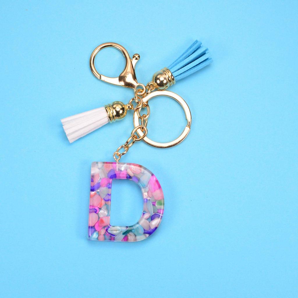 Брелок с кисточкой и английскими буквами: Аксессуары из смолы и акрила для мужчин и женщин - 26 уникальных букв