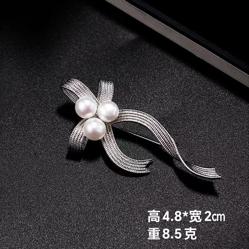 Brooch High-End Sense Niche High-End Women'S Silk Scarf Buckle Alloy Corsage Small Fragrant Wind Pearl Rhinestone High-End
