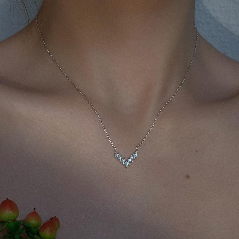 Геометрическая Индивидуальность Ключичная Цепочка на Шею Ранний Весенний Прилив Прыгающая Куса V-образный Дизайнерский Сенс Ожерелье Женское