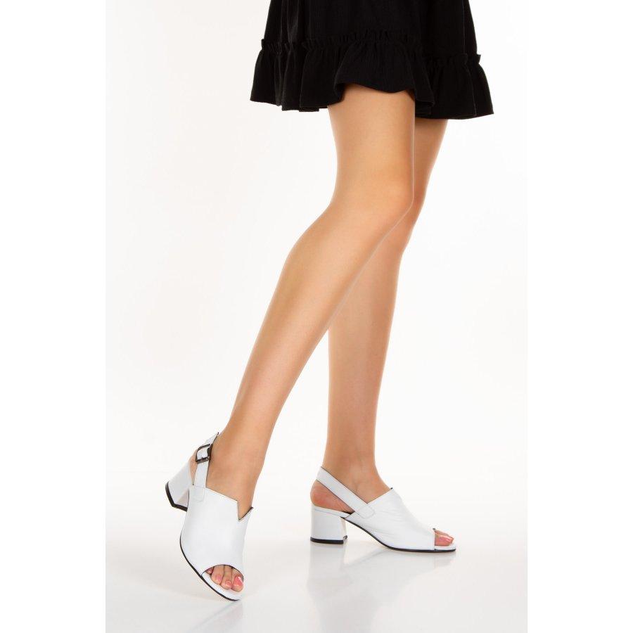 Женские стильные босоножки из натуральной кожи на квадратном каблуке