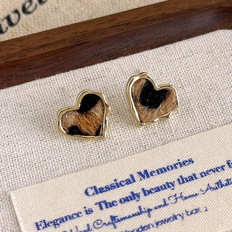 Vintage Irregular Geometric Heart Plush Leopard Print Stud Earrings For Women 2025 Trendy Party Autumn Winter Charm Accessories