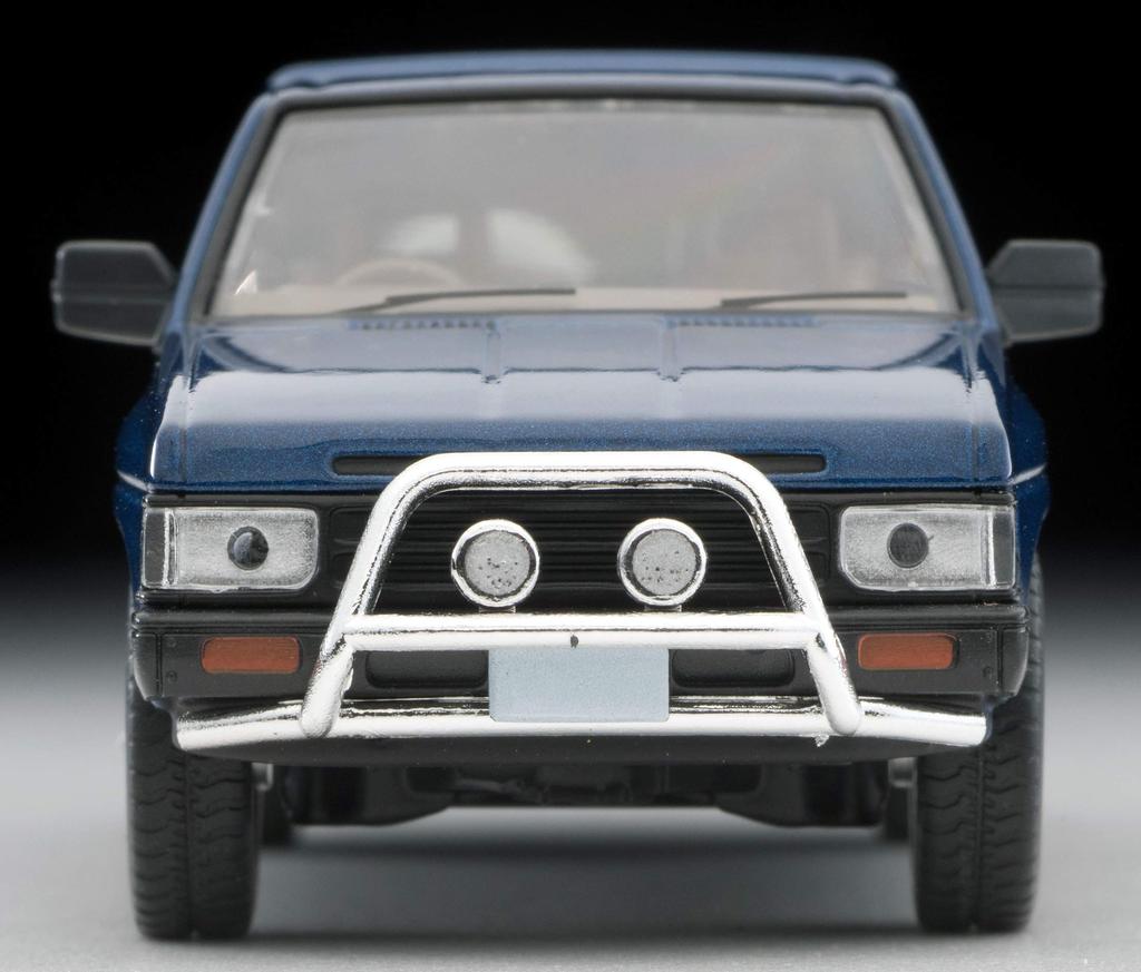 Tomica Limited Vintage Neo Nissan Terrano R3M с дополнительными деталями темно-синего цвета 1/64 LV-N63c, синий, модель.