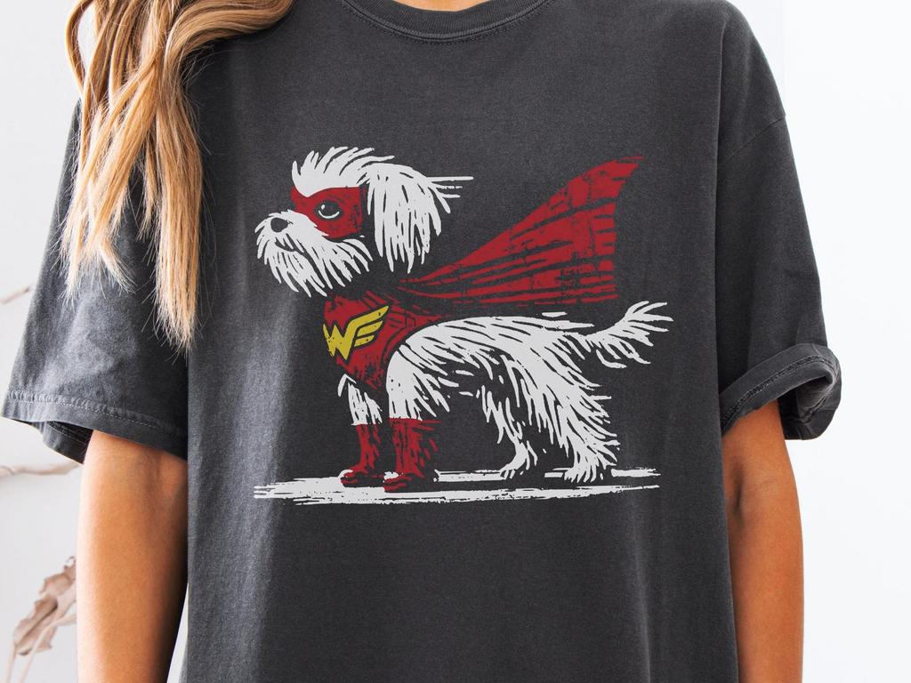 Maltese Superhero T-Shirt – Funny Fast Dog Hero Tee for Comic Fans, Maltese Nerdy Geek Dog Mom or Dad Gift Vintage