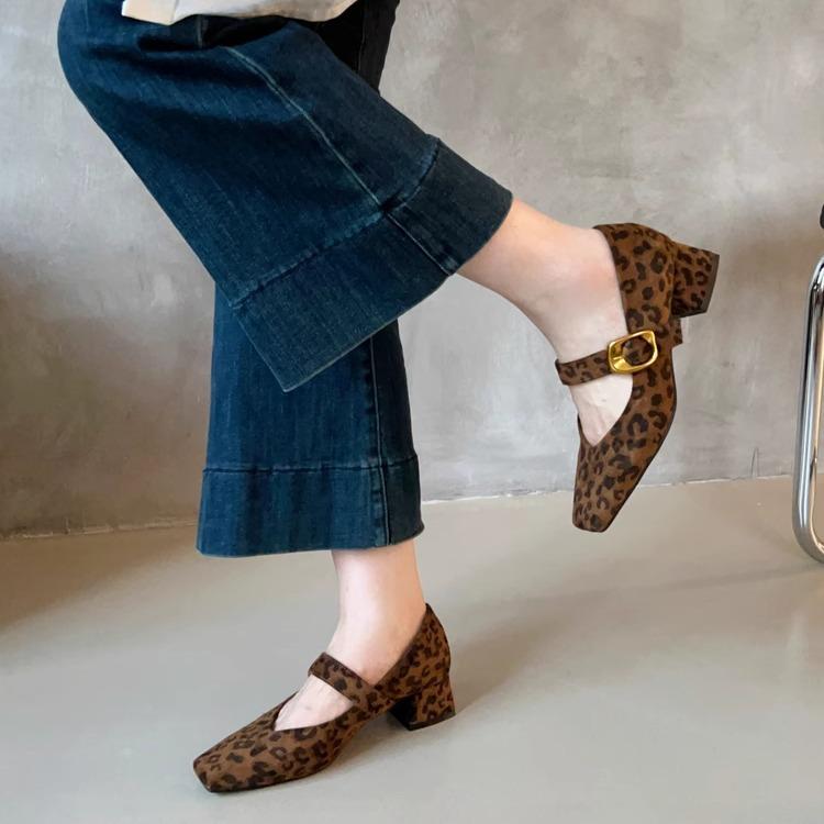 Французские туфли в стиле ретро с юбкой и квадратной головкой, женские туфли Мэри Джейн, весна-осень 2024, новые туфли позднего вечера, легкий толстый каблук, одинарные туфли