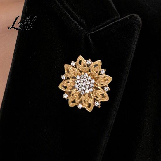 Hollow Flower Brooch Rhinestone Brooch Alloy Floral Decorative Lapel Pin Badge Pin Vintage Clothing Jewelry for Wedding Party Prom Women