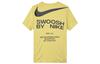 Nike Футболки мужские желтые с круглым вырезом умеренного прямого кроя DZ2882-700