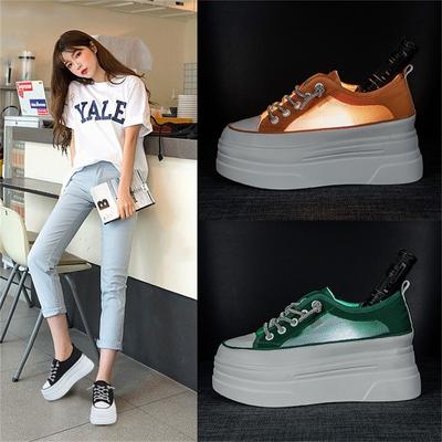 Платформа Маленькие белые туфли Летние повседневные туфли для досок Туфли на платформе Внутри Увеличивающие женские туфли