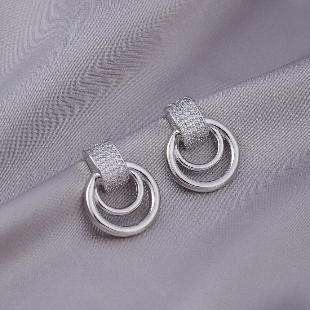 Серьги-иглы из серебра 925 пробы: Легкая роскошь, высококлассные пусеты и универсальный нишевый дизайн в виде колец для работы и стиля