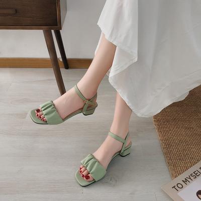 Женские босоножки на высоком каблуке 2025 лето новые босоножки на среднем каблуке с ремешком на щиколотке, квадратный носок, складки, модные босоножки на толстом каблуке