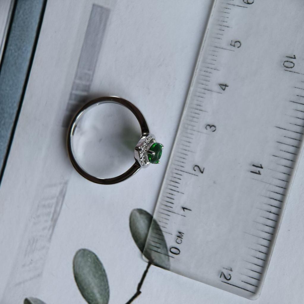 Серебряное кольцо с изумрудом nano 0.605ct, вес изделия 2,07 гр (2192213)